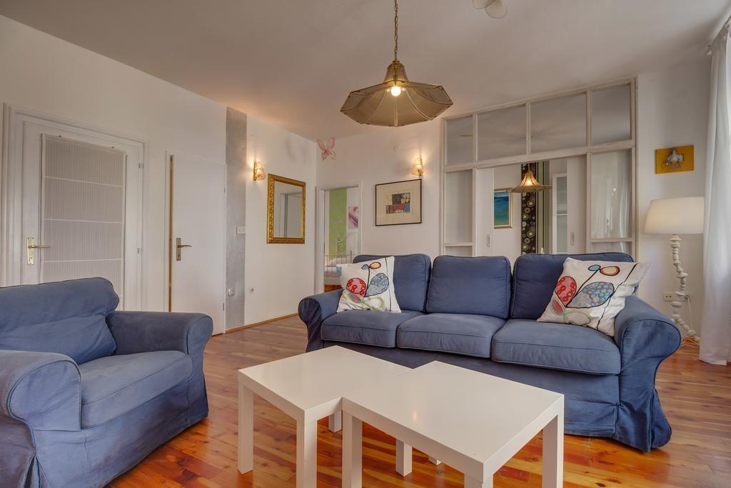 Apartments Mandarina Mali Losinj Ruang foto