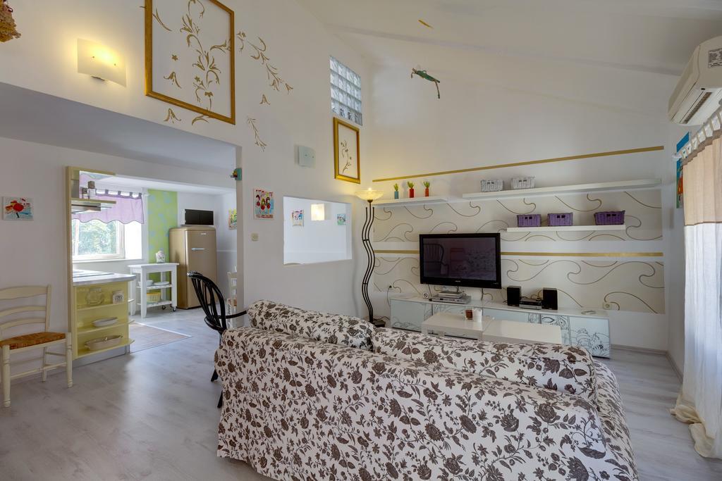 Apartments Mandarina Mali Losinj Bagian luar foto