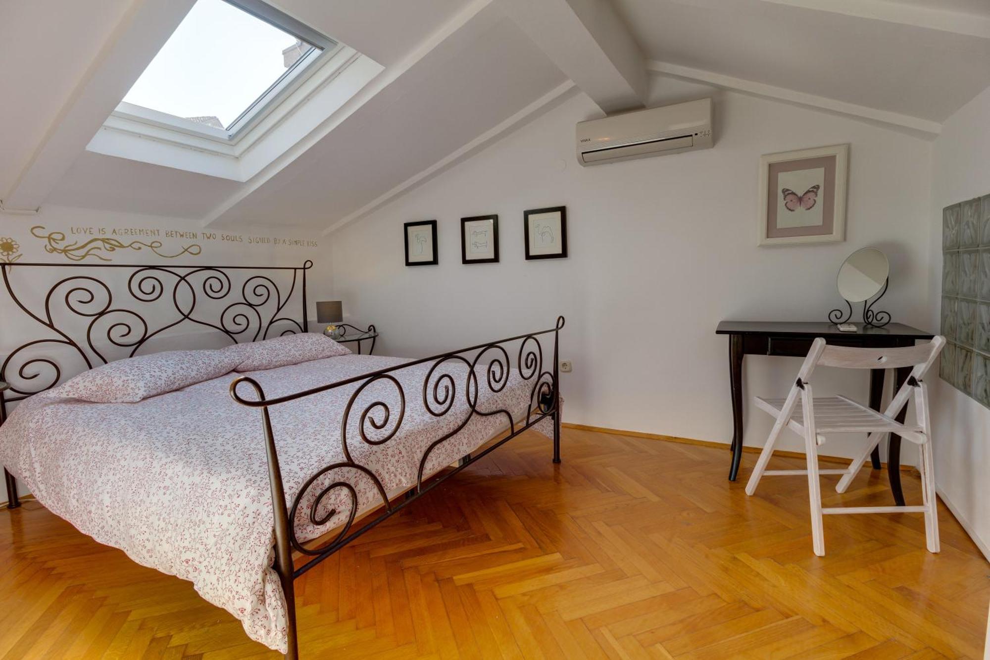 Apartments Mandarina Mali Losinj Ruang foto