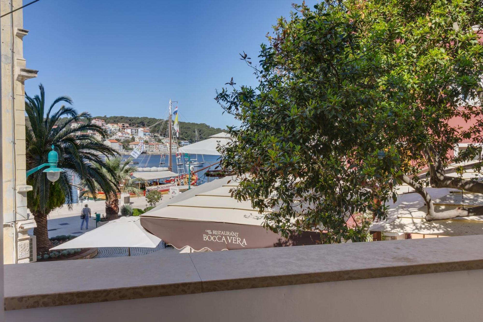 Apartments Mandarina Mali Losinj Ruang foto