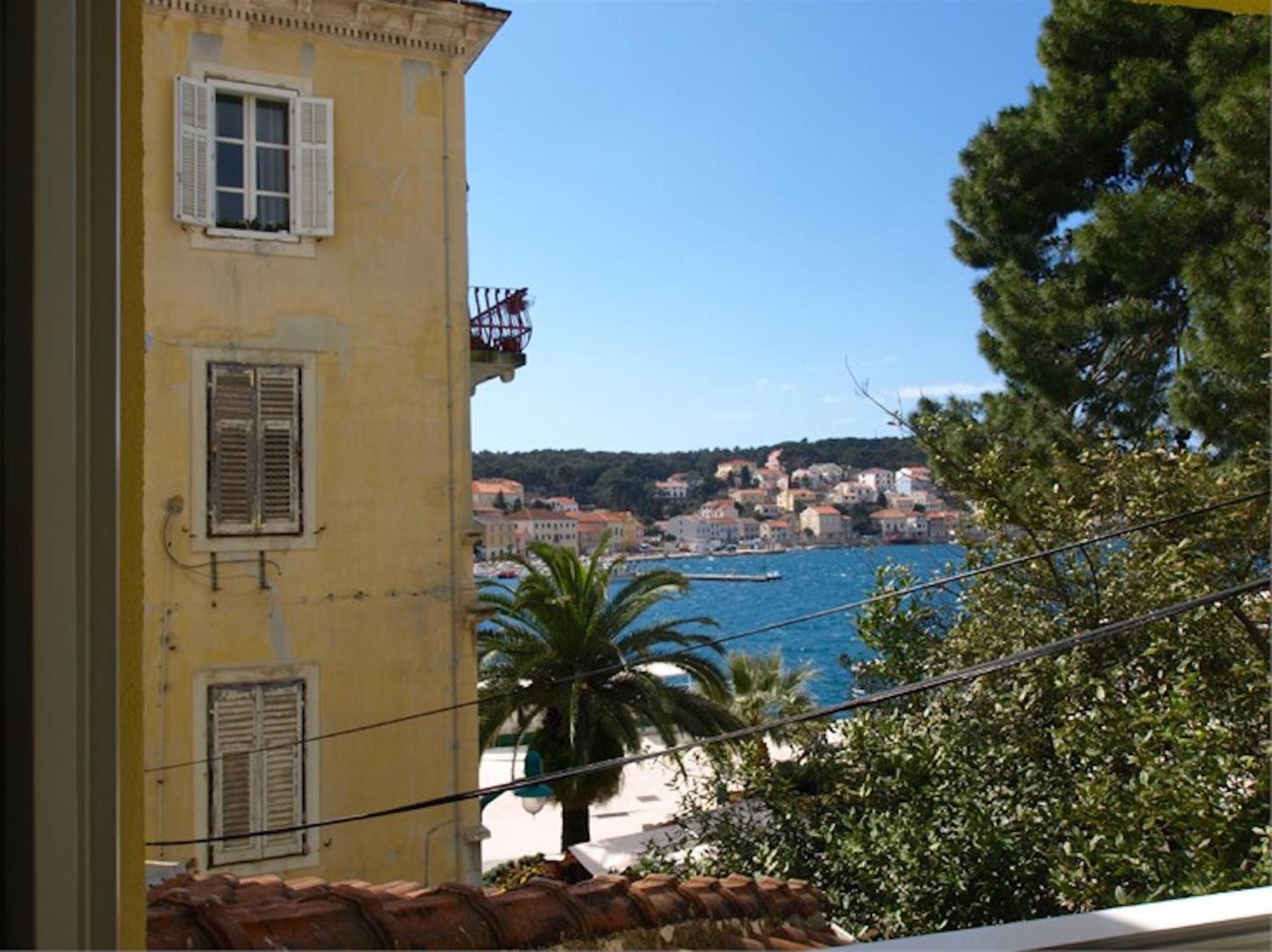 Apartments Mandarina Mali Losinj Ruang foto