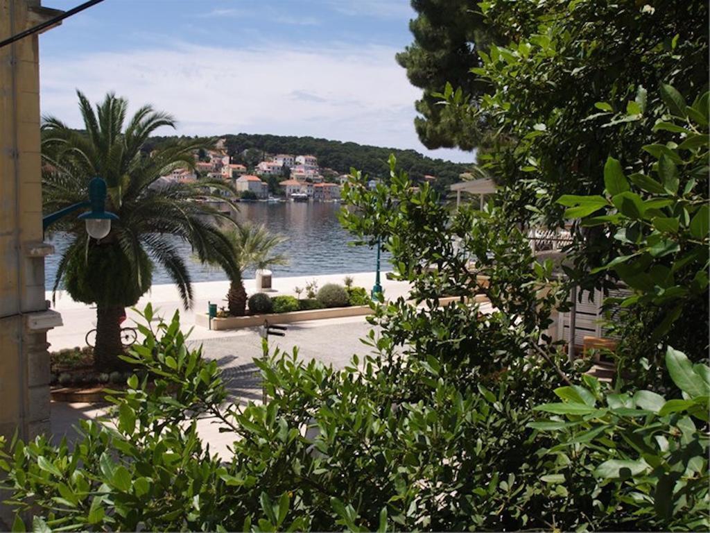 Apartments Mandarina Mali Losinj Ruang foto