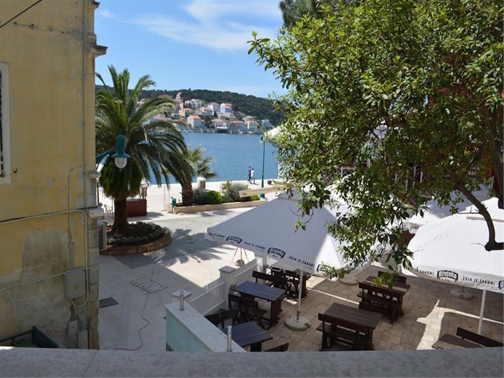 Apartments Mandarina Mali Losinj Bagian luar foto